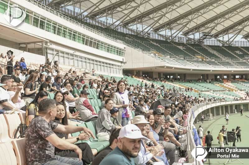 Público assistindo a abertura dos jogos